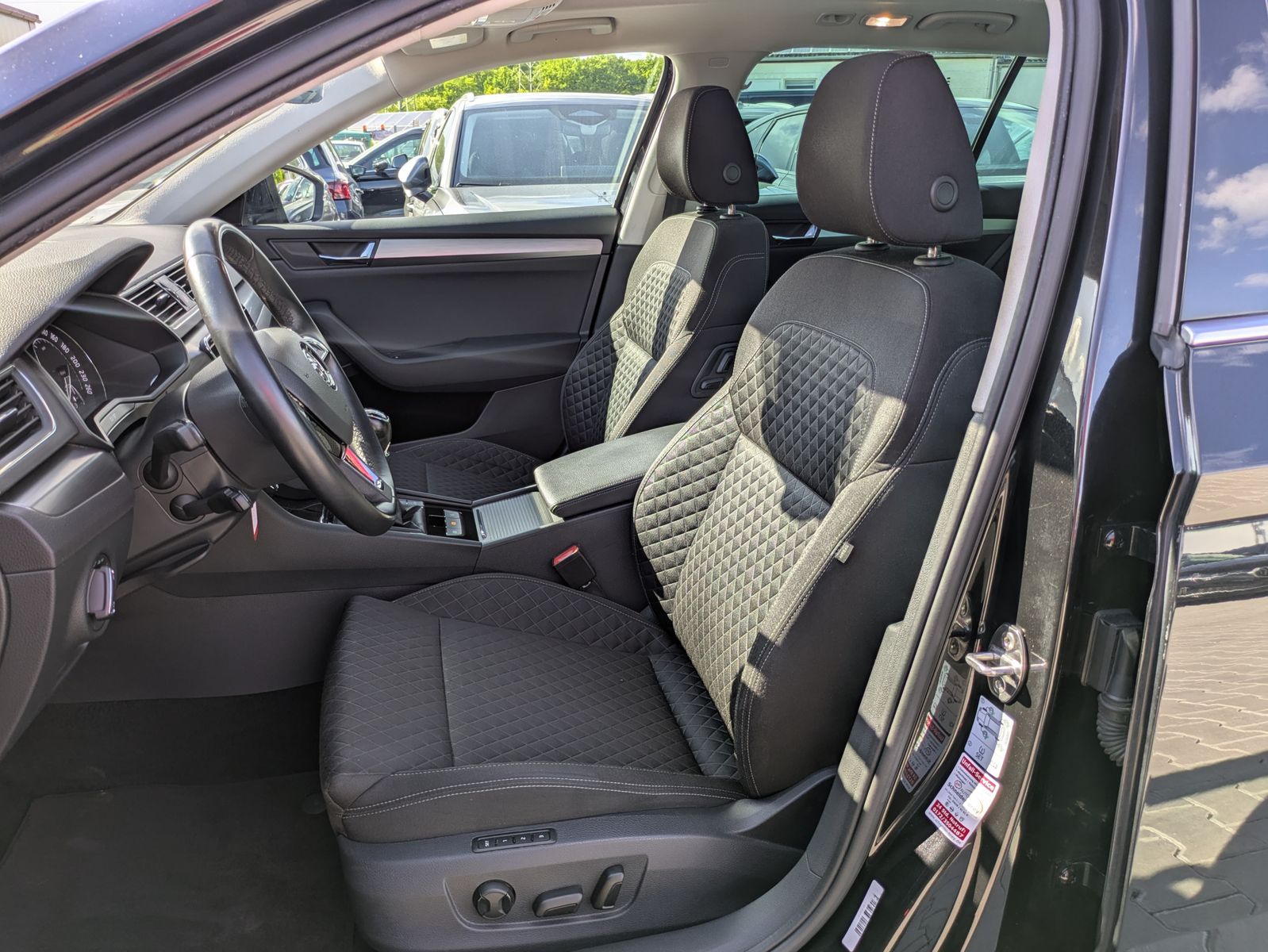 Fahrzeugabbildung SKODA Superb 2.0 TDI Style PANO*AHK*ACC*MEMORY*BIXENON