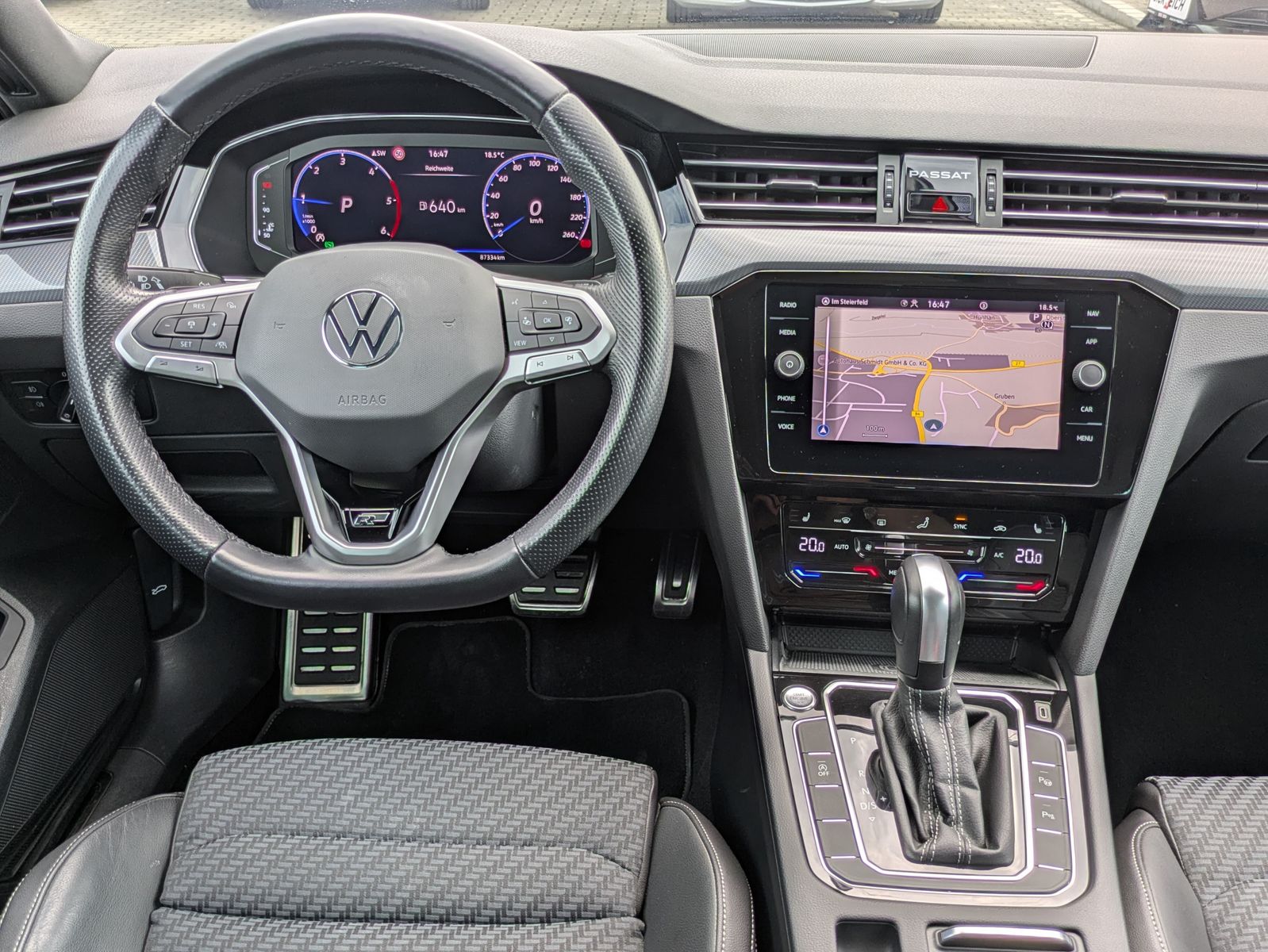 Fahrzeugabbildung Volkswagen Passat 2.0 TDI 2x R-Line MATRIX*KAMERA*ACC*NAVI