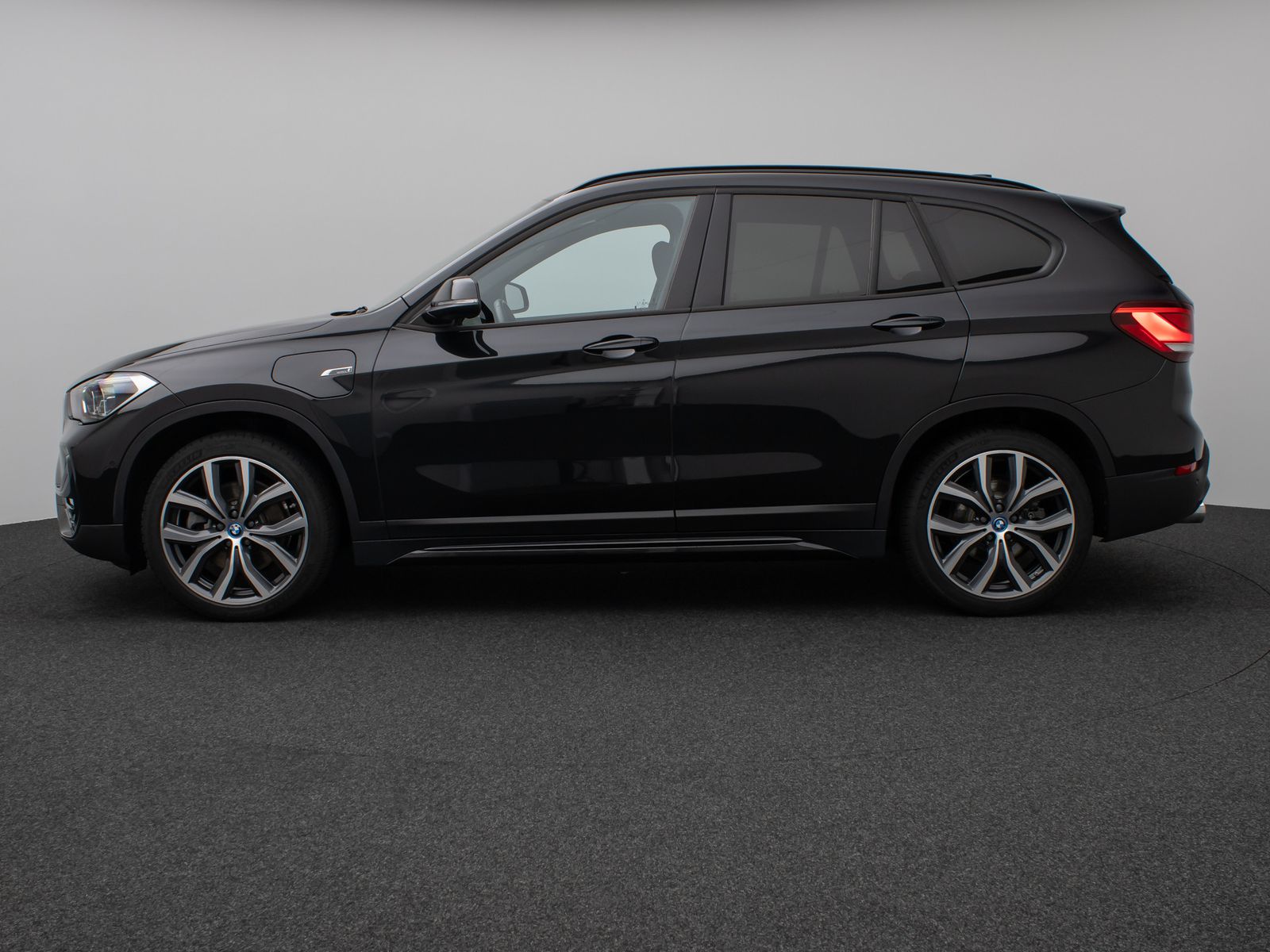 Fahrzeugabbildung BMW X1 xD25e Sport Line Kamera HUD DAB Navi+ Alarm