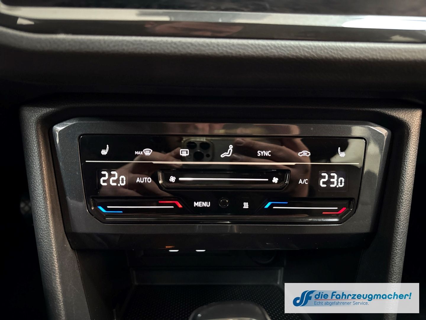 Fahrzeugabbildung Volkswagen Tiguan Life 4Motion StandHZG AHK-klappbar Navi L