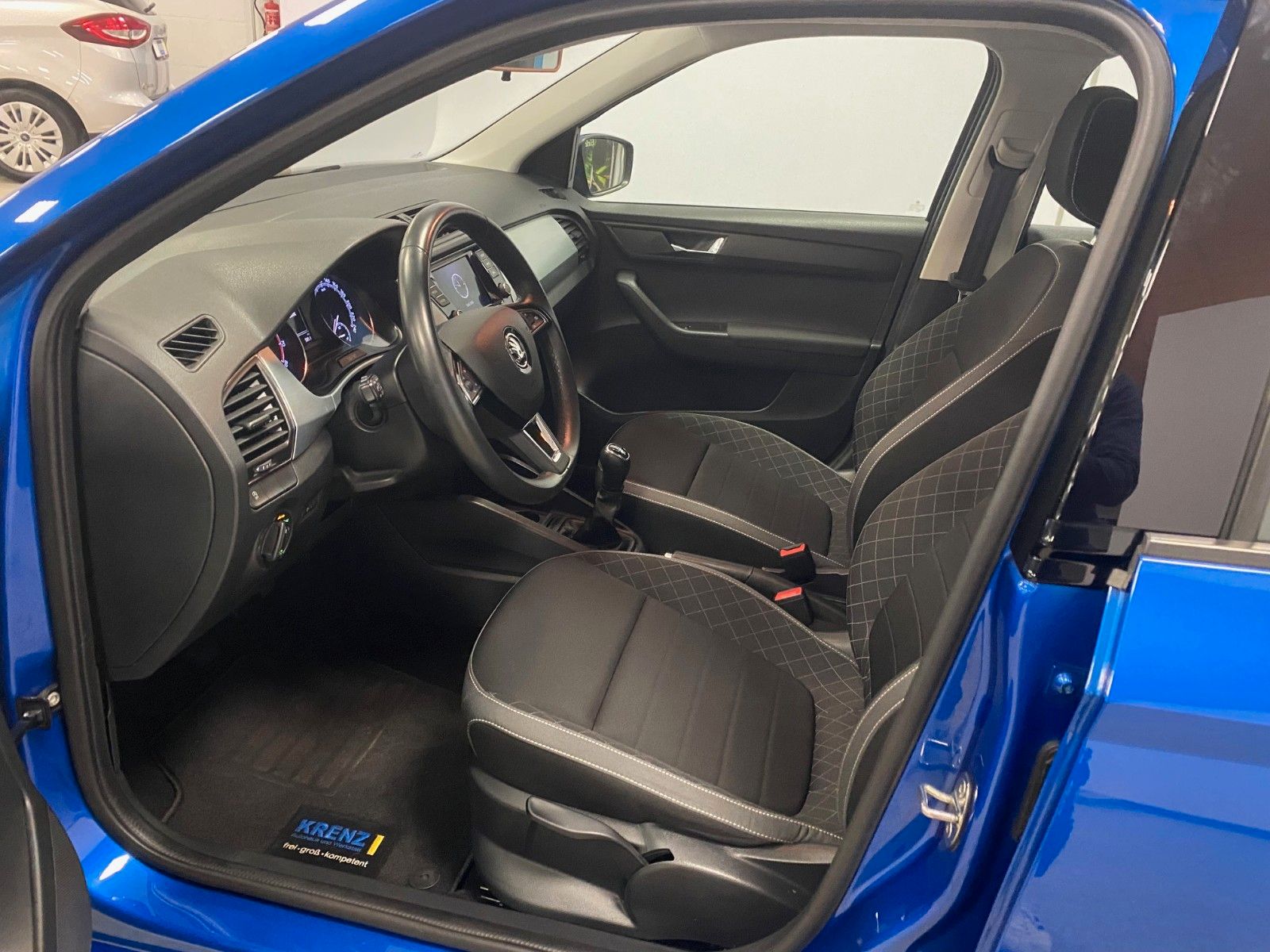 Fahrzeugabbildung SKODA Fabia 1.0l TSI Ambition+KAMERA+AndroidAuto+ALU++