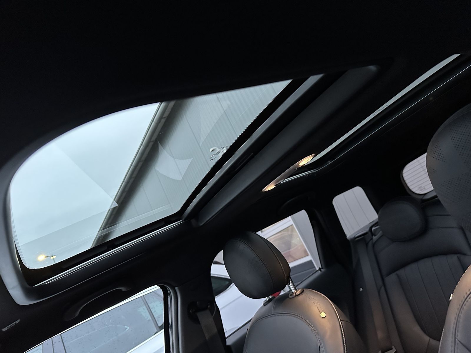 Fahrzeugabbildung MINI John Cooper Works Clubman All4 NAV+LED+PANO+H&K