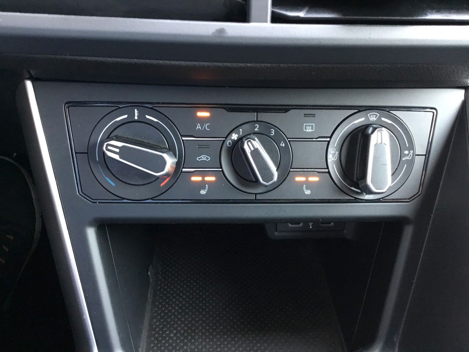 Fahrzeugabbildung Volkswagen Polo 1.0 TSI Life+Sitzheizung+AppConnect+Kamera