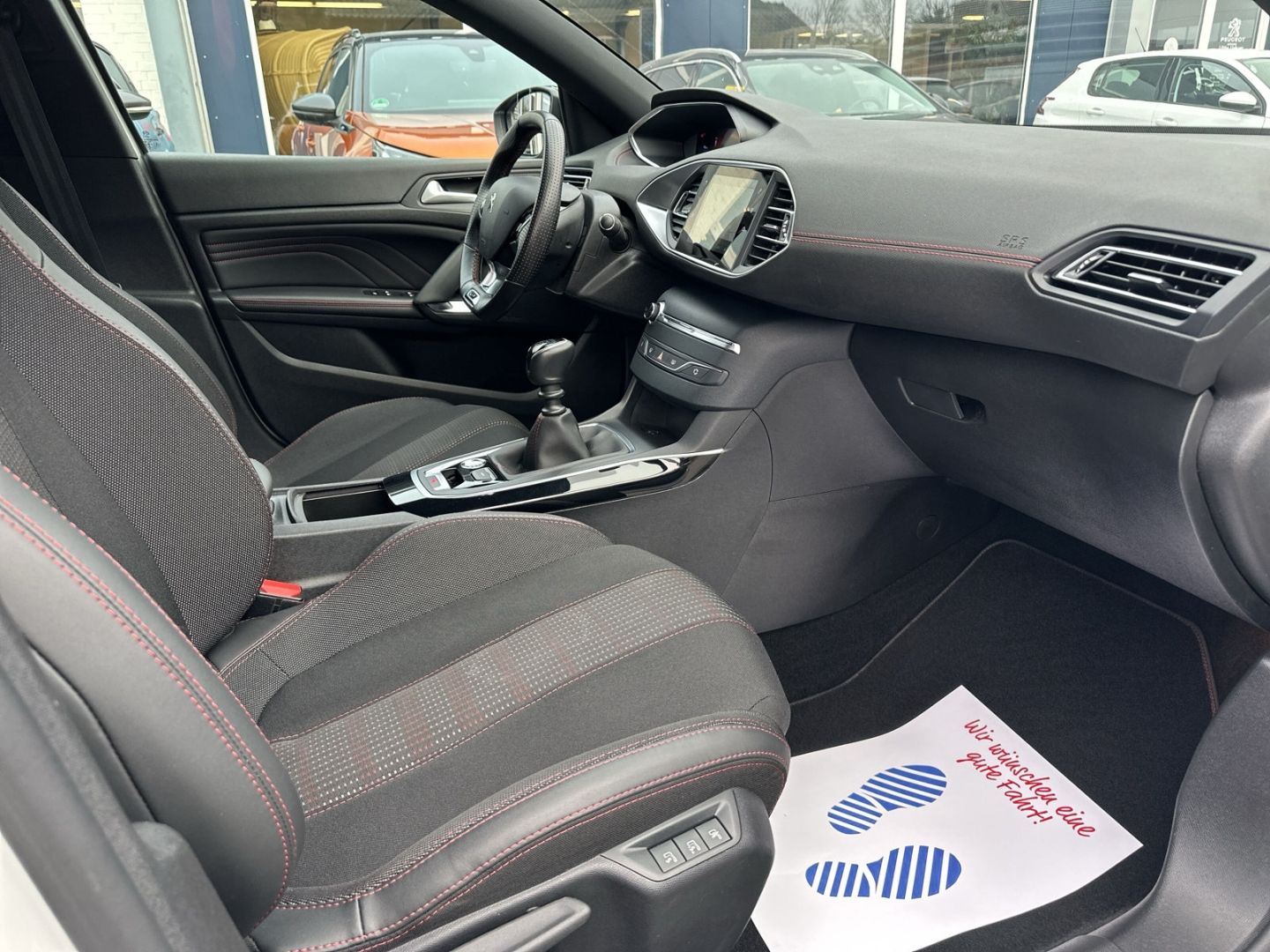 Fahrzeugabbildung Peugeot 308 Allure 1.2 GT PureTech 130 Sportpaket Navi