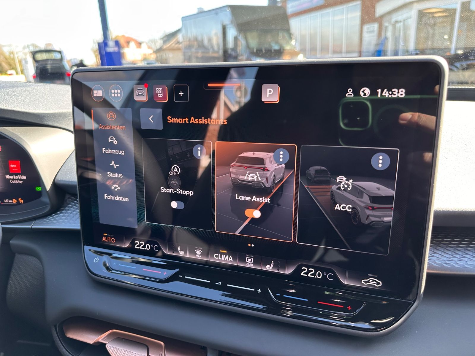 Fahrzeugabbildung CUPRA Terramar 1.5 eTSI DSG AHK/Navi/ACC/LED/SHZG/GJR