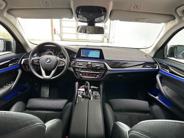 Fahrzeugabbildung BMW 520d Sport Line Kamera Memory Alarm LiveCockpit