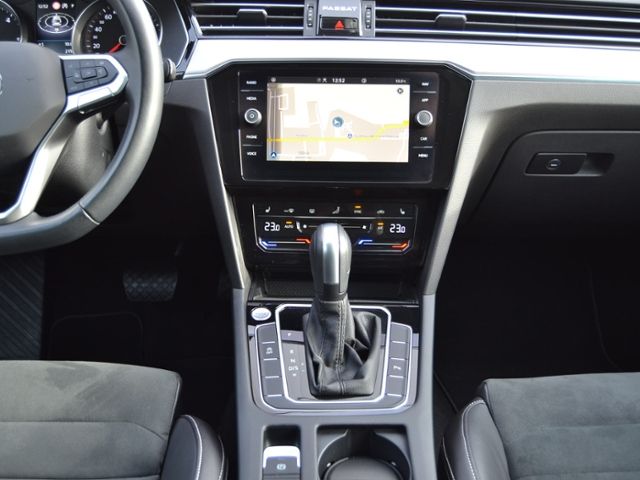 Passat Variant 2.0 TDI DSG Elegance AHK/MATRIX/N