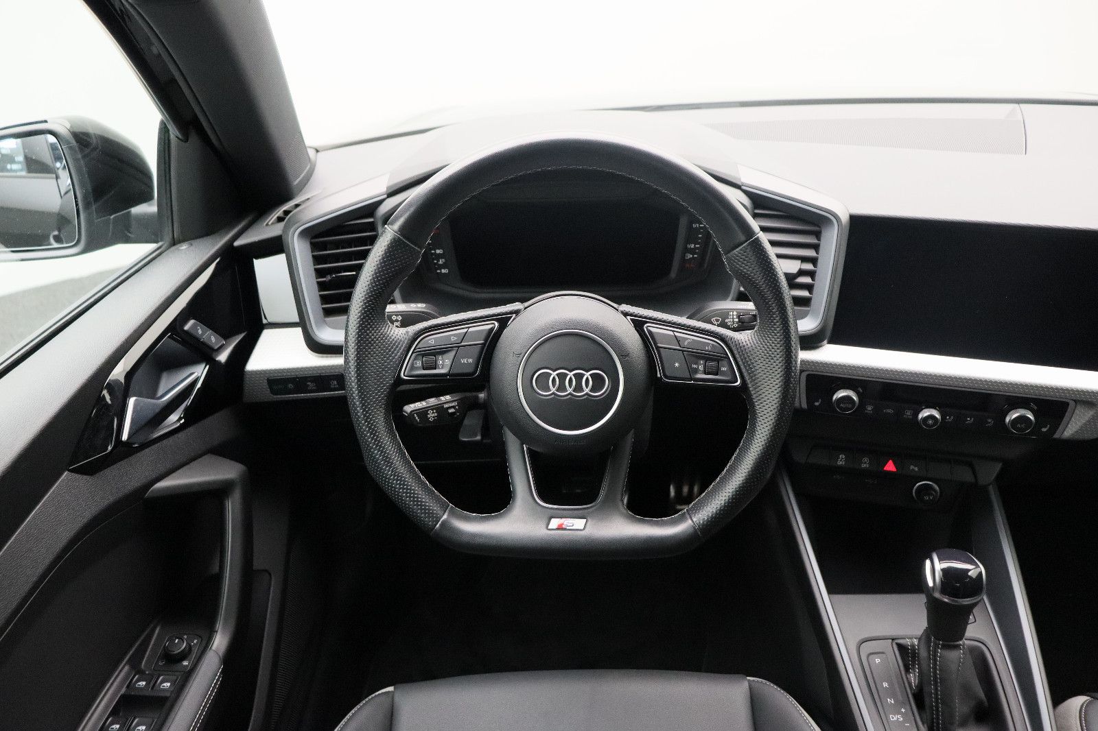 Fahrzeugabbildung Audi A1 Sportback 30 TFSI S line 18"Optik schwarz LED