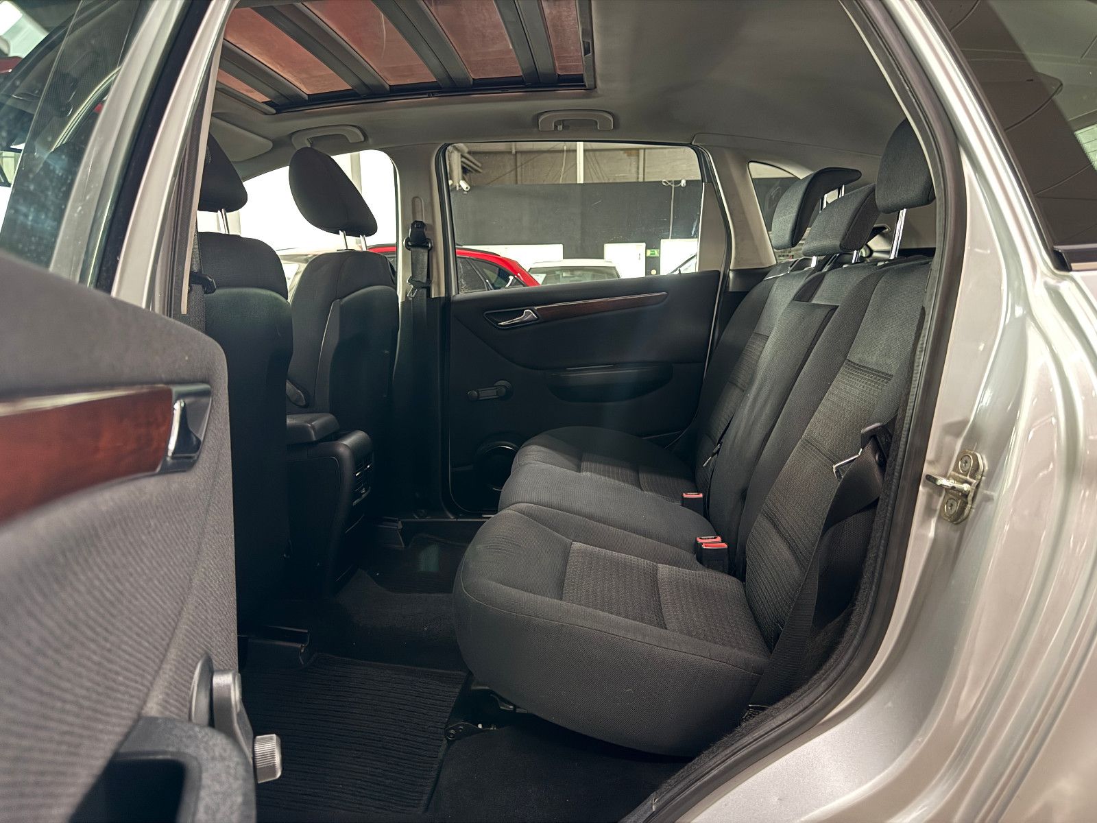 Fahrzeugabbildung Mercedes-Benz B 180 CDI AUTOMATIK TEMPOMAT KLIMA PANORAMA