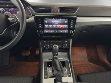 Bild 14 Skoda Superb Combi 2.0 TDI Ambition +NAVI+LED+ACC