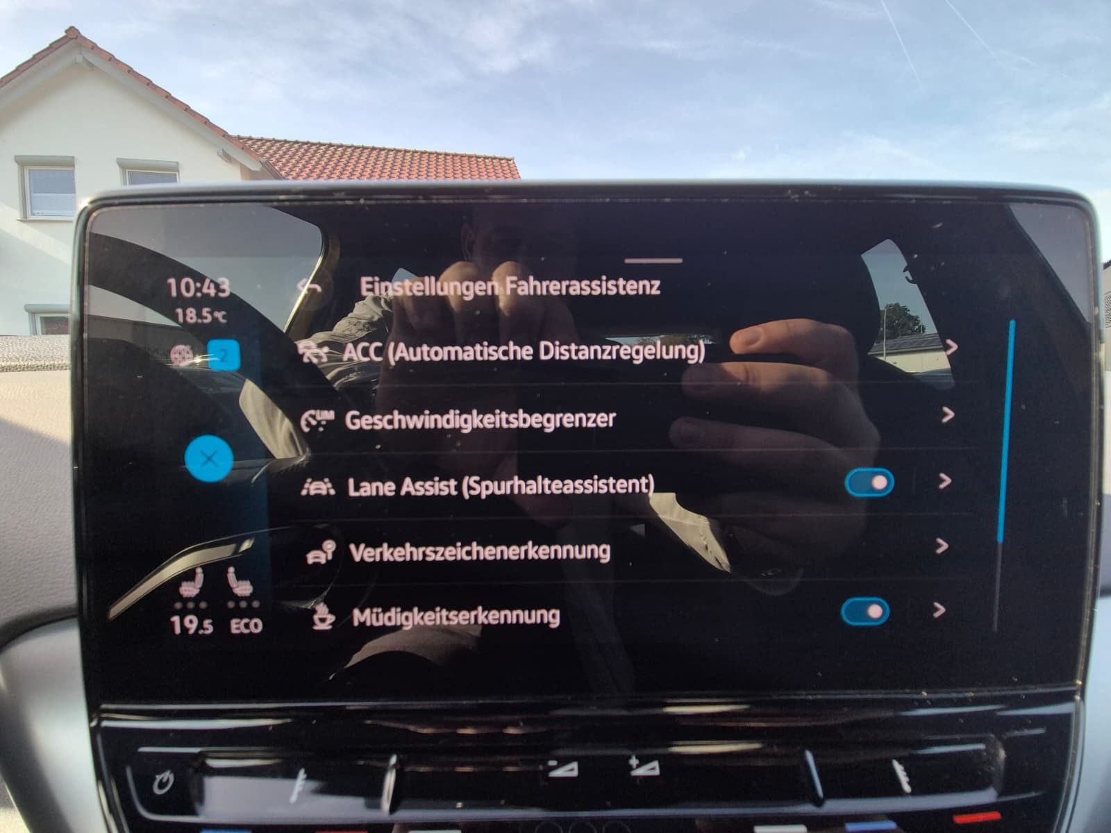 Fahrzeugabbildung Volkswagen ID.4 Pro Performance Life ACC*NAVI*AHK*LM 19"