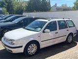 Volkswagen VW Golf 4 Kombi 1.4 L Weiß - Volkswagen Golf aus 2000: Kombi