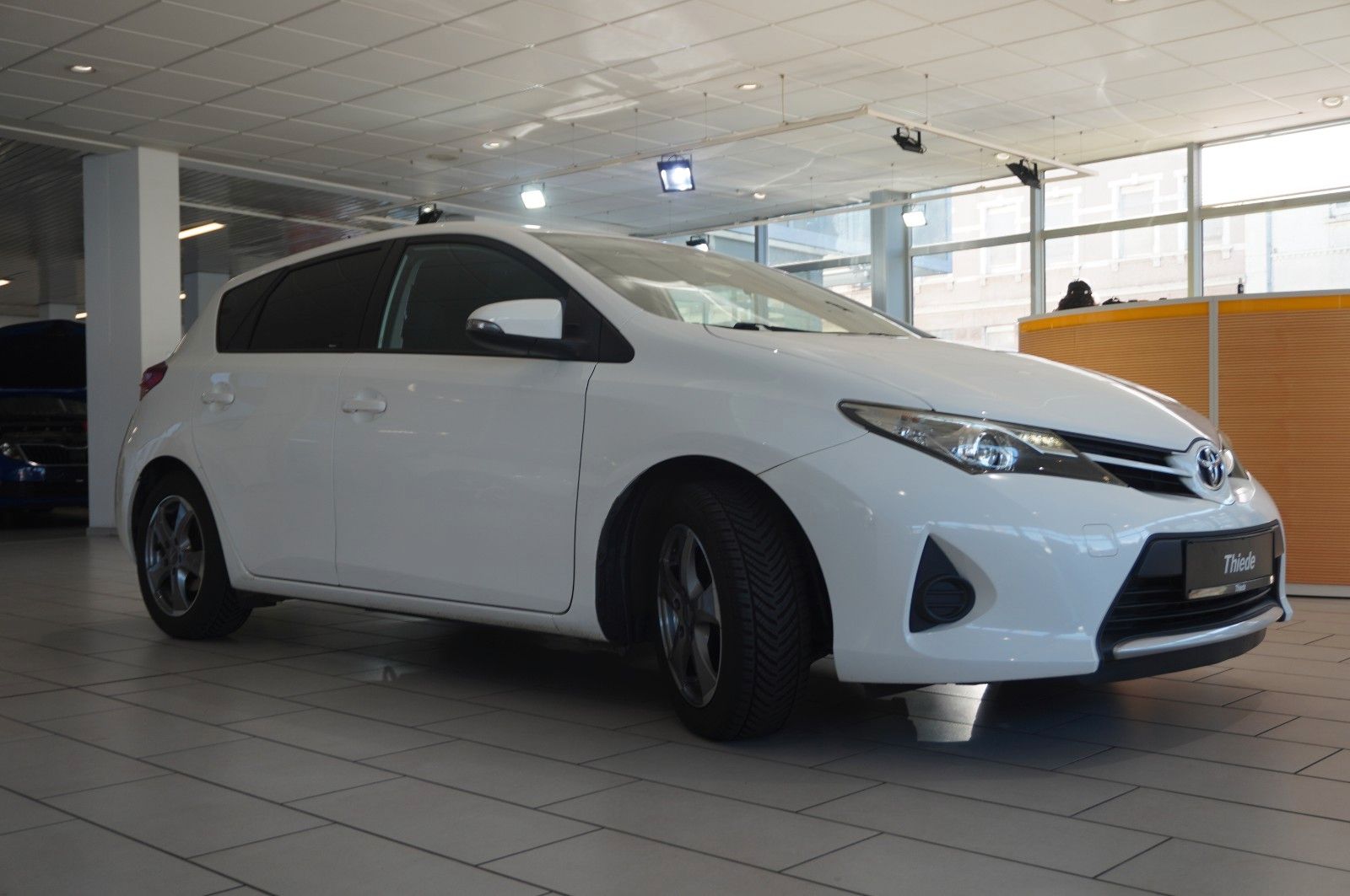 Fahrzeugabbildung Toyota Auris LIM. 1.3 5-TÜR KLIMA/LED/USB/MULTI./AHK