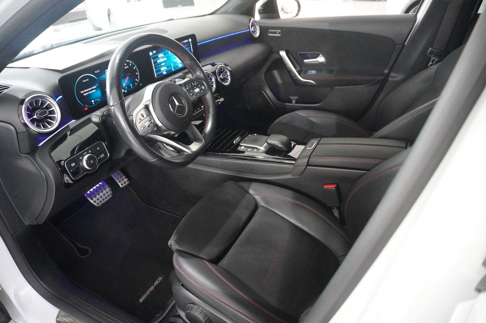 Fahrzeugabbildung Mercedes-Benz A 180 AMG LINE 7G-DCT NAVI/LED/VIRT./KAMERA/DAB+
