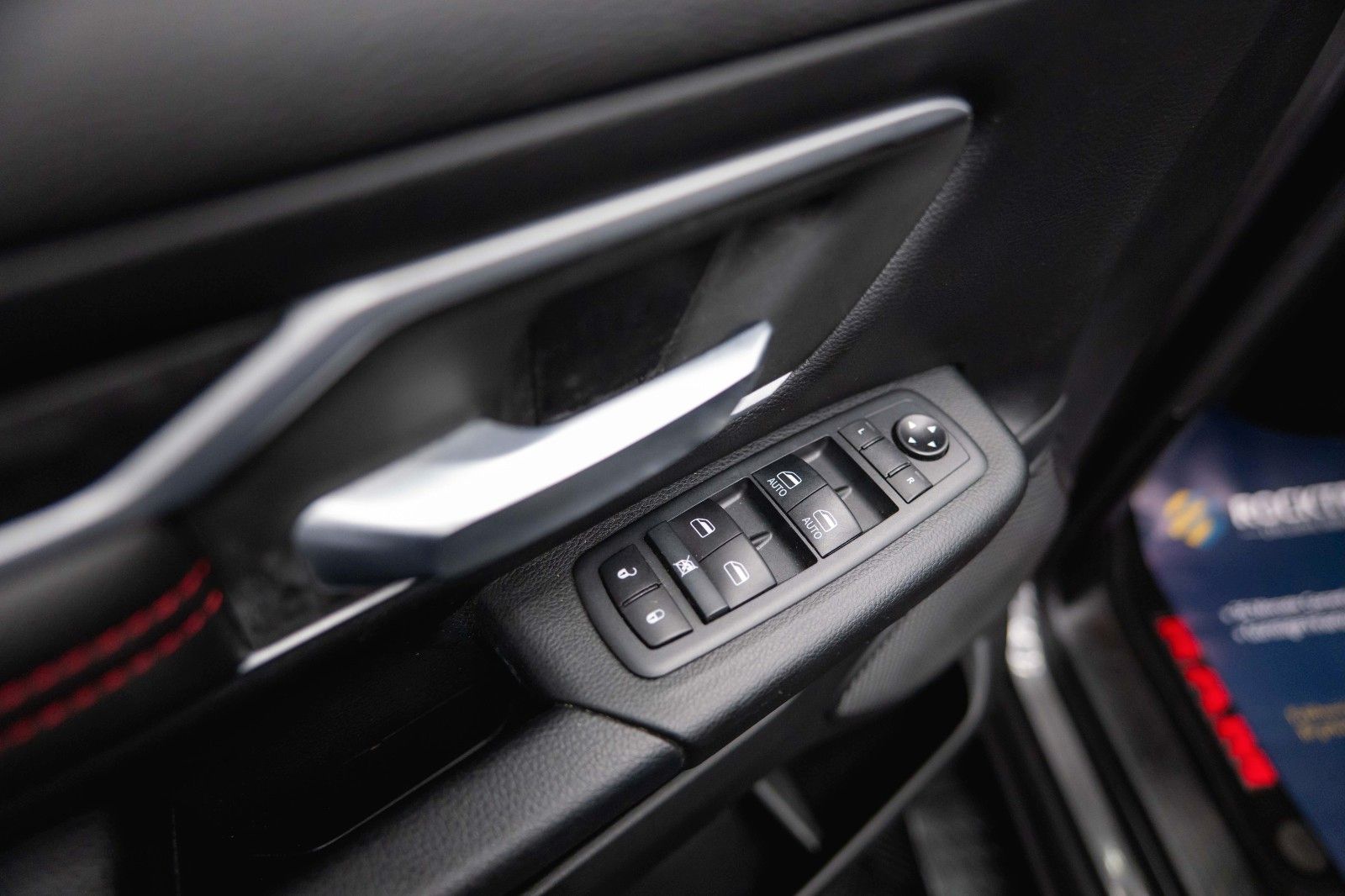 Fahrzeugabbildung Dodge RAM 5.7 V8 HEMI 4x4 OFFROAD Night-Edition *Pano*