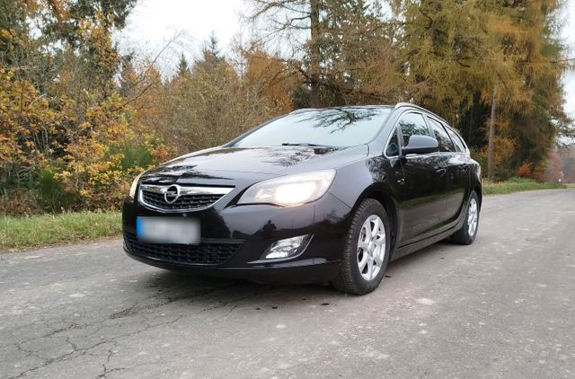 Opel Astra J Sportstourer TÜV neu