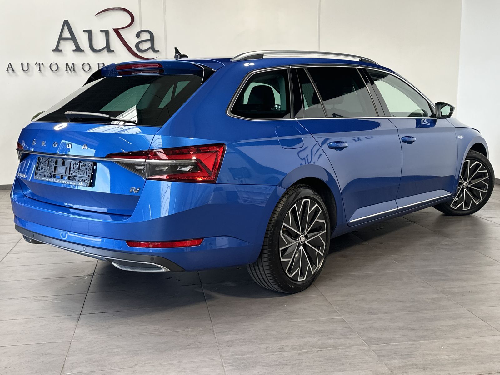 Fahrzeugabbildung SKODA Superb Combi 1.4 TSI iV DSG L&K NAV+LED+AHK+PANO