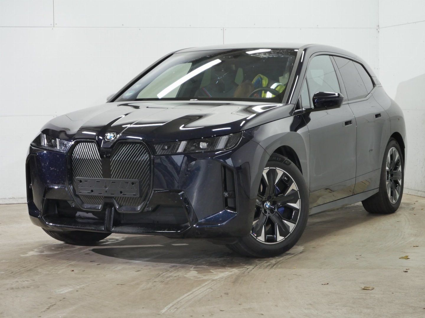 Fahrzeugeinzelansicht 4 Fahrzeugabbildung BMW iX xDrive45 M Sportpaket Glasdach Sky Lounge, Ak