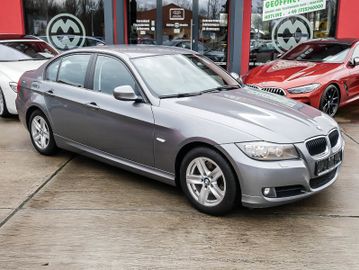 Fahrzeugabbildung BMW 320d XENON NAVI STANDHEIZUNG KOMFORTZUGANG