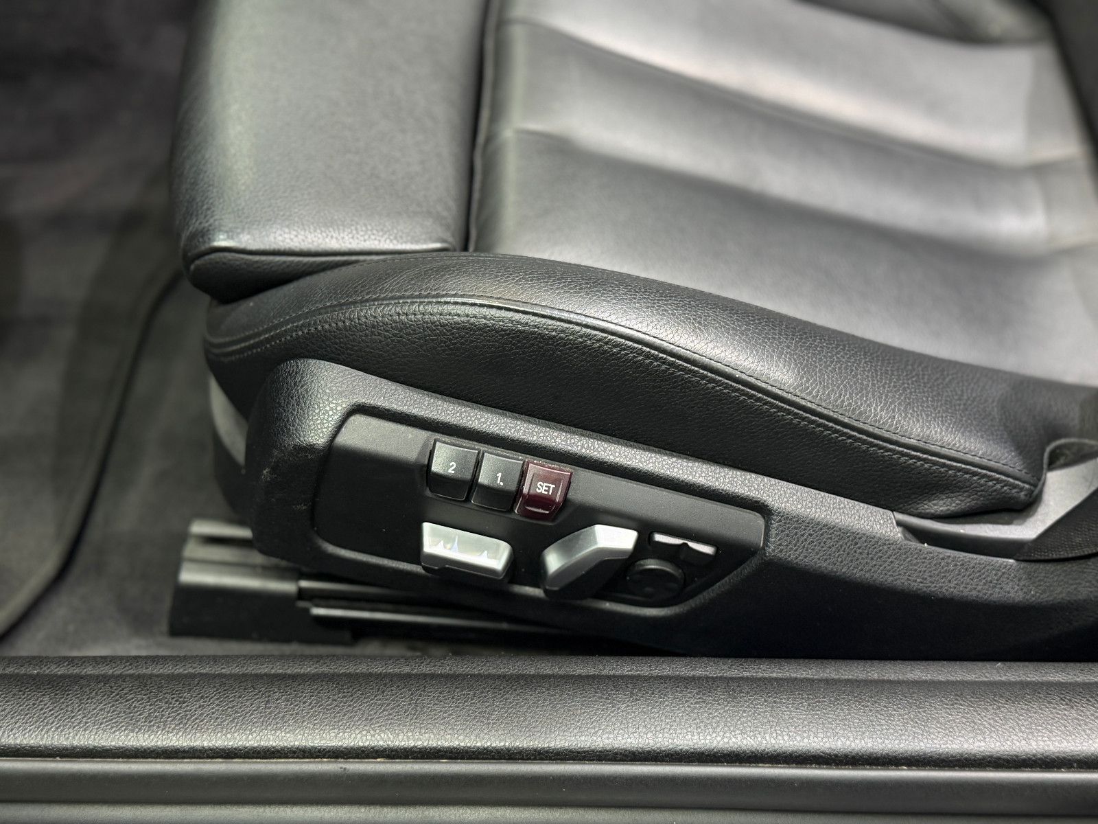 Fahrzeugabbildung BMW 428I Cabrio xDrive|M-Paket|LEDER|HIFI|KAMERA