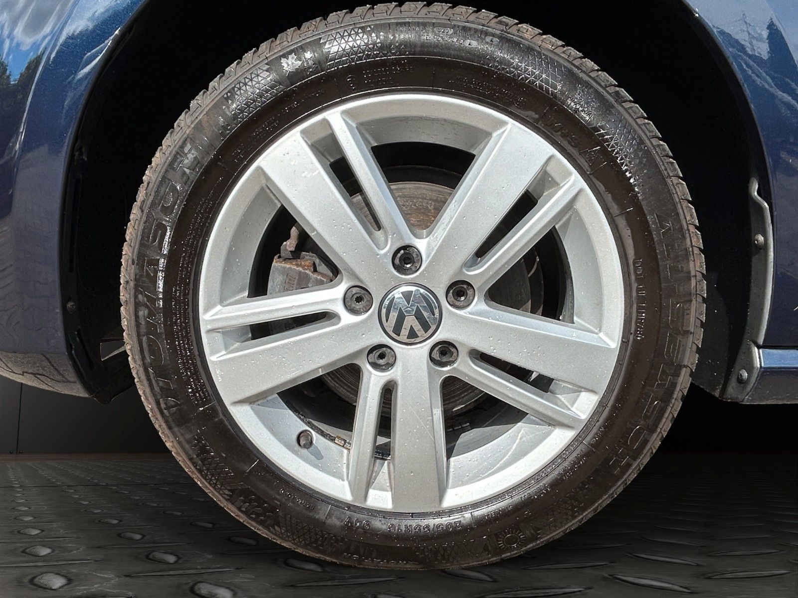 Fahrzeugabbildung Volkswagen Golf VII Lim. Trendline BMTKlimaaut./5Türig/