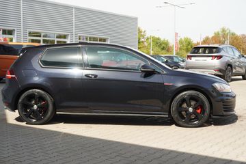 Volkswagen Golf - 5