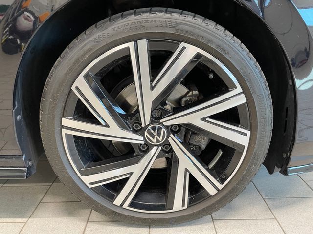 Golf VIII R-Line 1.5 eTSI DSG LED HARMAN-KARDON