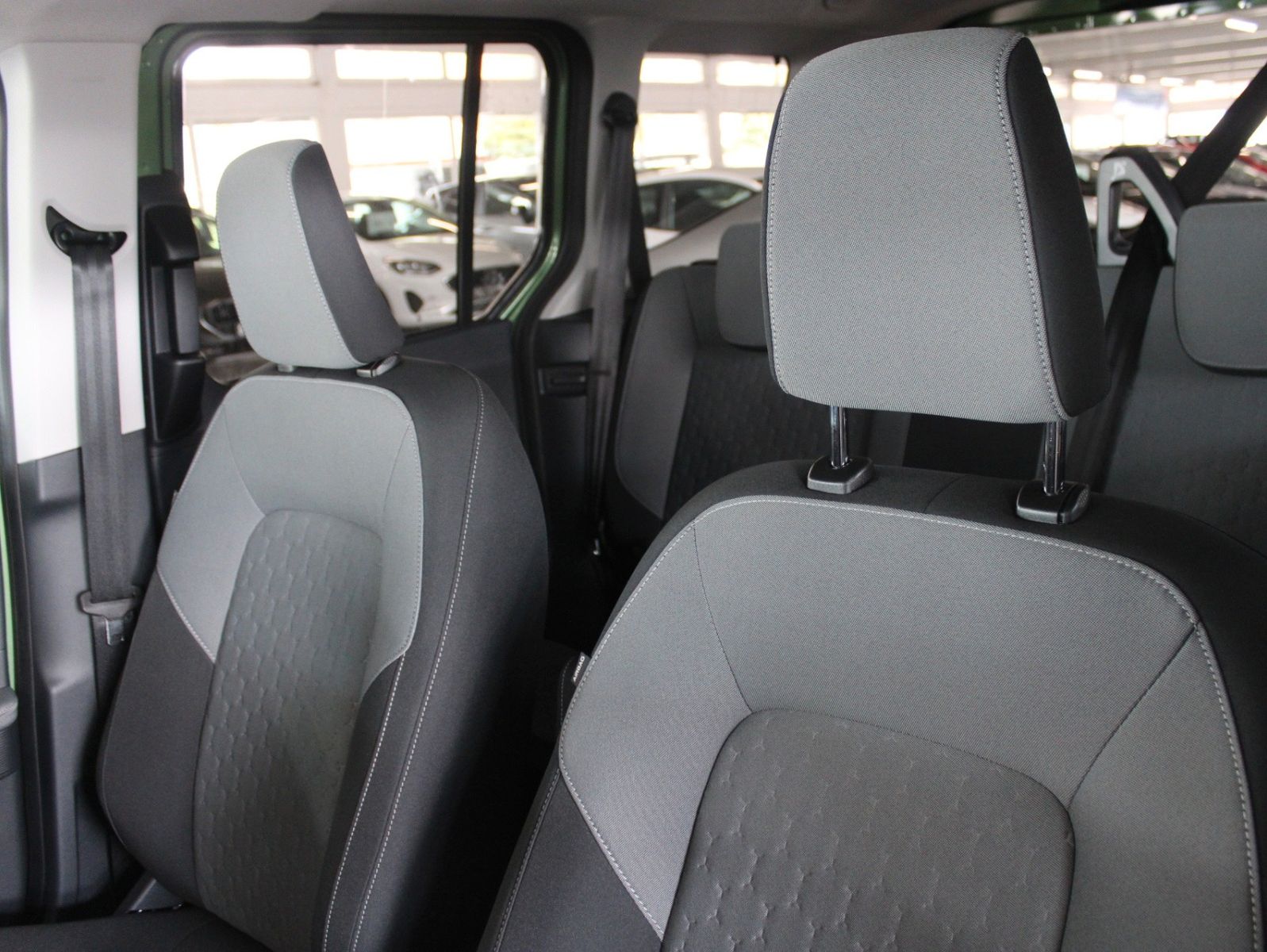 Fahrzeugabbildung Ford Tourneo Courier Titanium Automatik FahrerAssPak