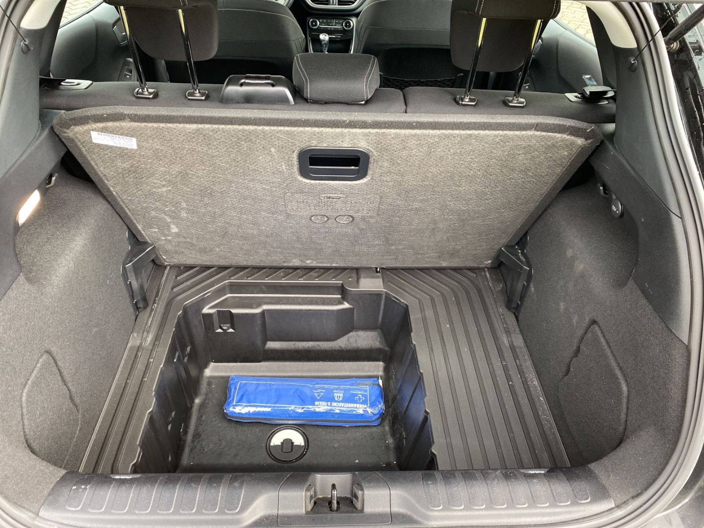 Fahrzeugabbildung Ford Puma Titanium 1.0 EcoBoost, Navi, Ganzjahresreif