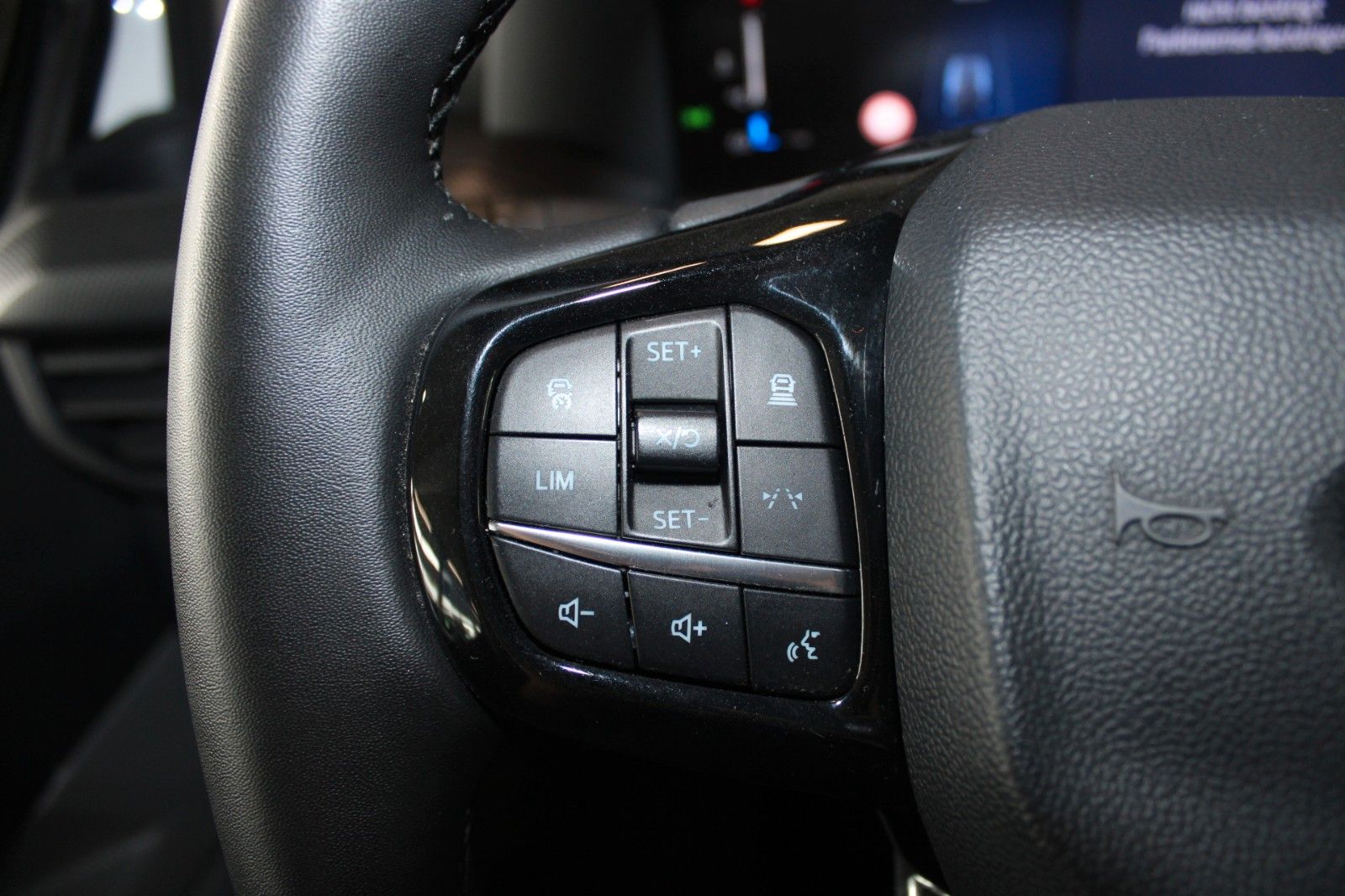 Fahrzeugabbildung Ford Transit Custom L1 TREND LED NAVI CAM ACC SHZ uvm