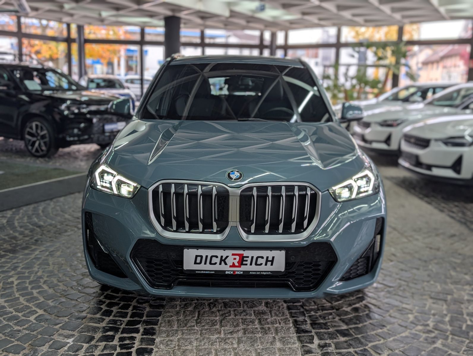 Fahrzeugabbildung BMW X1 18 d sDrive M Sport SHADOW AHK PANO KAM LEDER