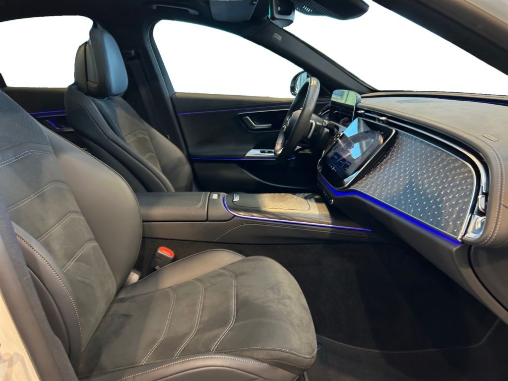 Mercedes-Benz E 300 e 4matic AMG AMG+MBUX+Burm+Night+AHK+Pano foto 10
