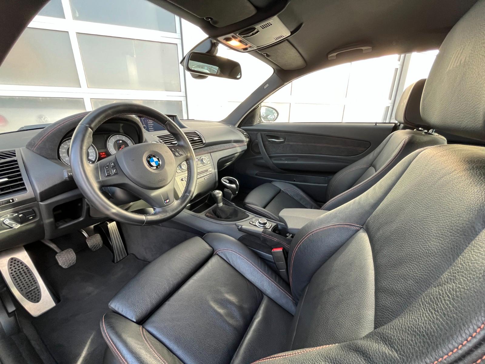 BMW 1er M Coupé DE-FZG BMW-SCHECKH NAV-PROF SHADOW-L
