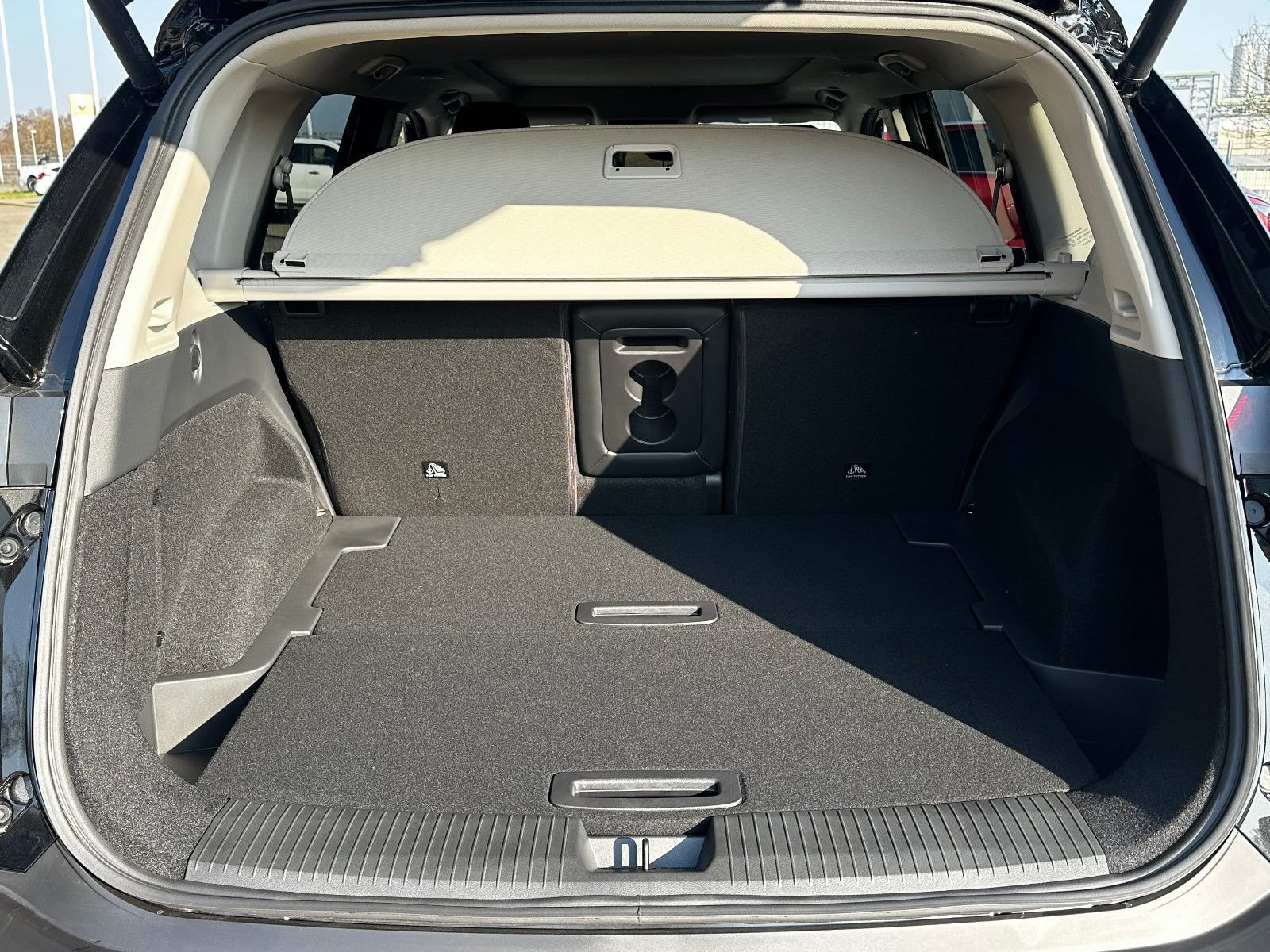Fahrzeugabbildung Nissan X-Trail Tekna 1,5 VC-T CVT  2WD   ACC