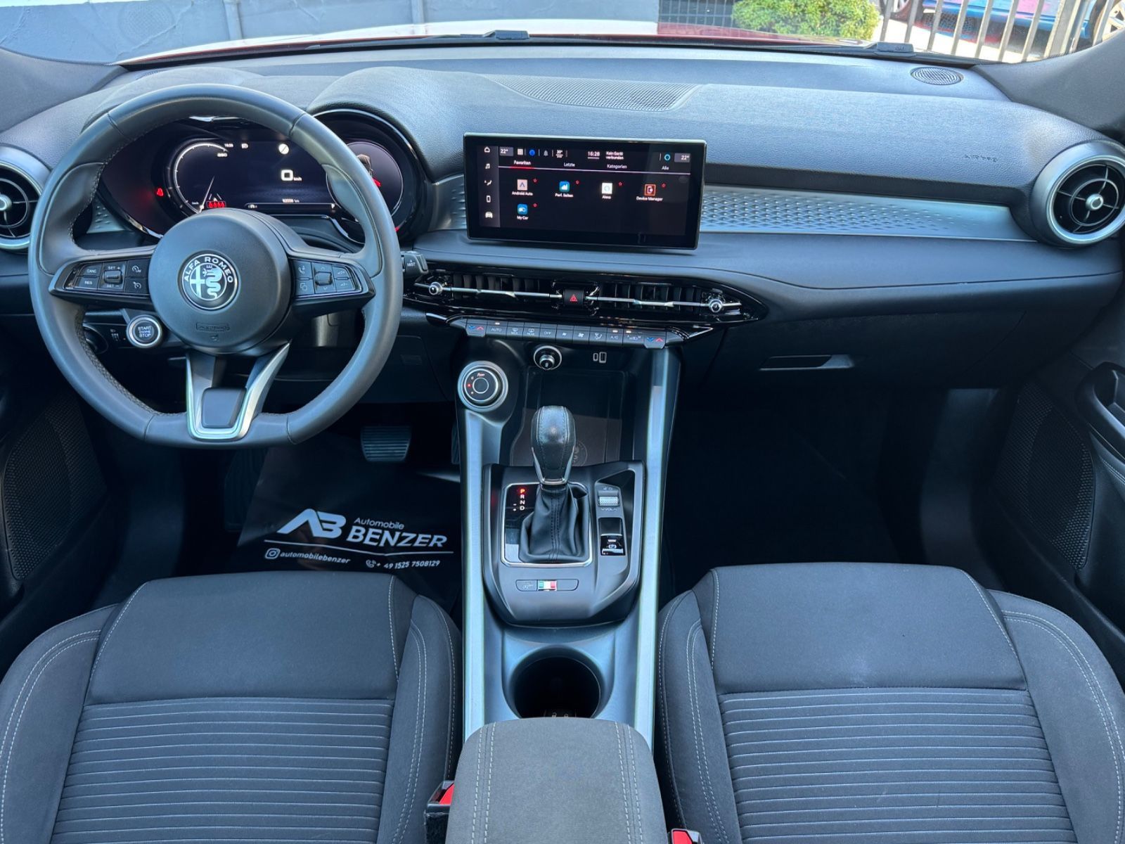 Fahrzeugabbildung Alfa Romeo Tonale Super/LED/CarPlay/PDC/Tempomat/KlimaAuto/