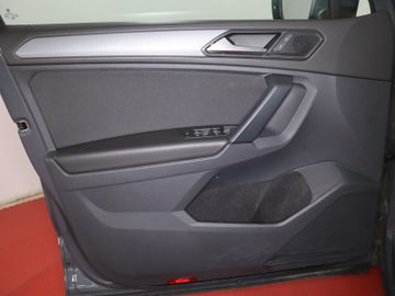 Volkswagen Tiguan - 12