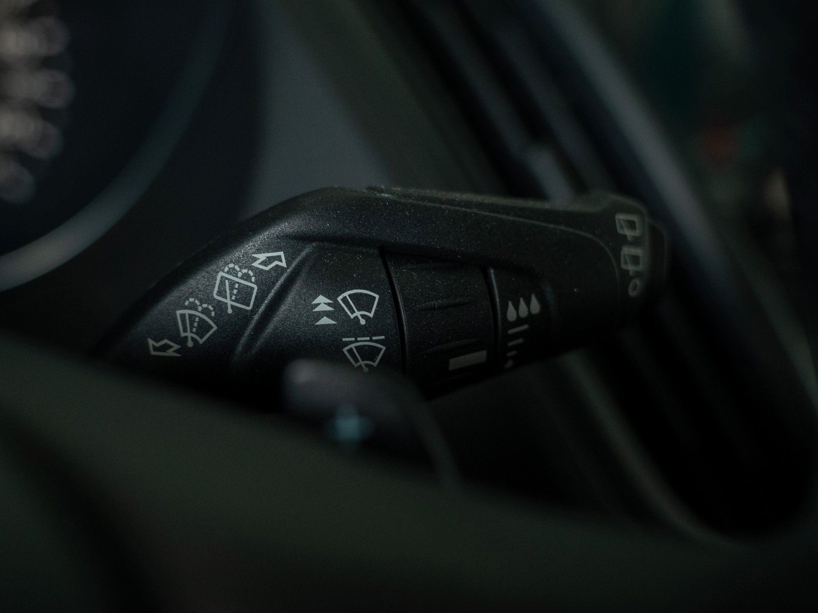 Fahrzeugabbildung Ford Kuga Titanium AUTOM./ALLRAD/NEUER MOTOR MIT 0 KM