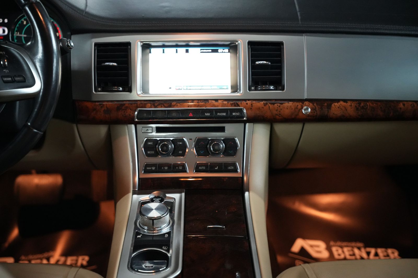 Fahrzeugabbildung Jaguar XF 2.2 Diesel *Automatik*Kamera*Leder*Navi