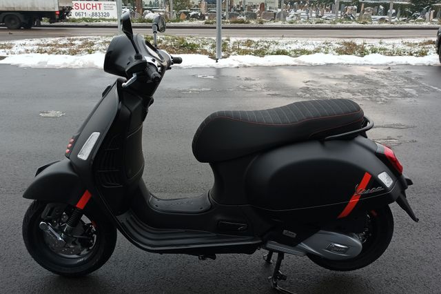 Vespa GTS 125 Super Sport ABS E5+ schwarz und grün