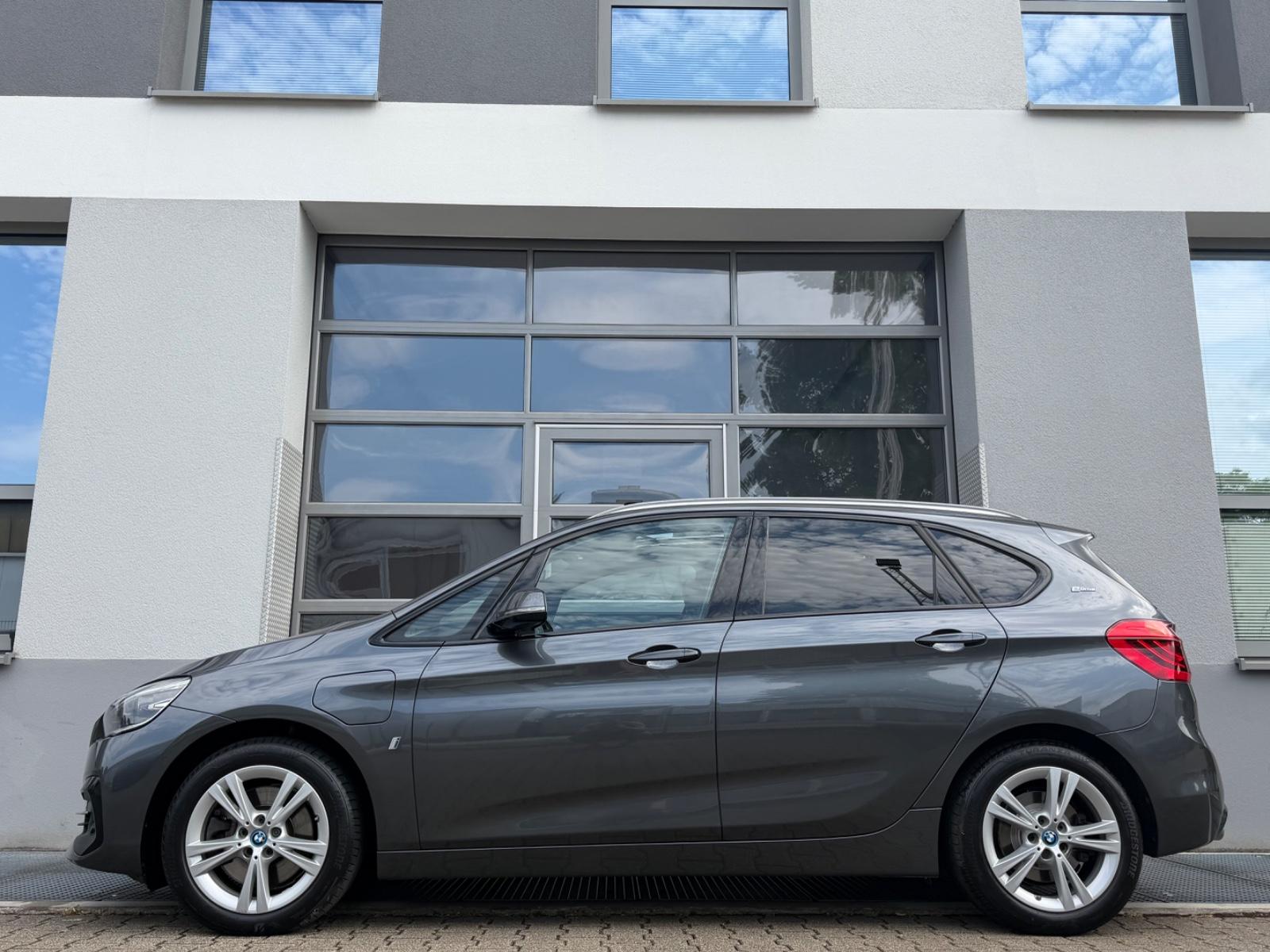 BMW 225 XE*LUXURY*PANO*LEDER*KAM*HARMAN*MEMORY*KEY*