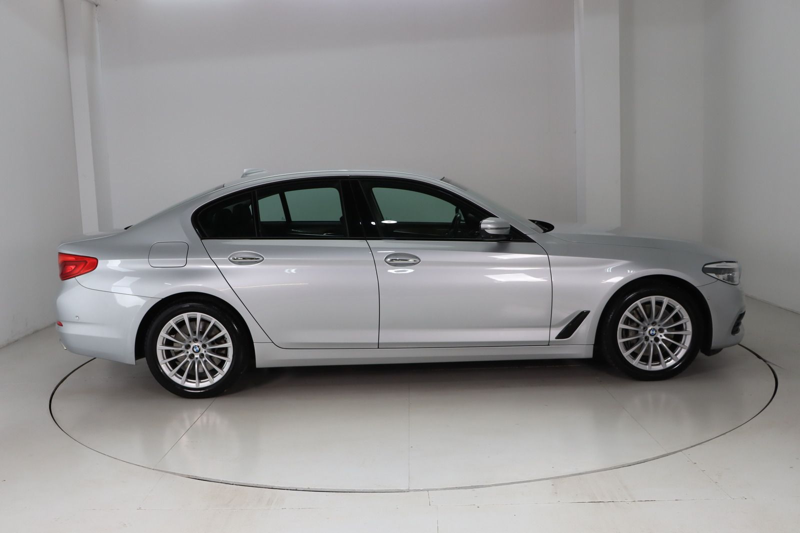 Fahrzeugabbildung BMW 540 i xDrive * HUD * Soft-Close * Night * SC * M