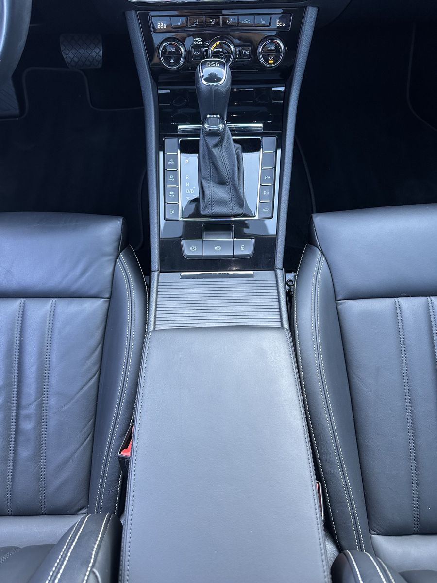 Fahrzeugabbildung SKODA Superb Combi 1.4 TSI iV DSG L&K NAV+LED+AHK+PANO