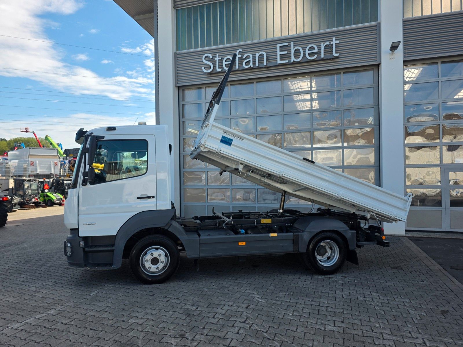 Fahrzeugabbildung Mercedes-Benz Atego 823 K 4x2 Meiller 2x AHK Klima 3 Sitze
