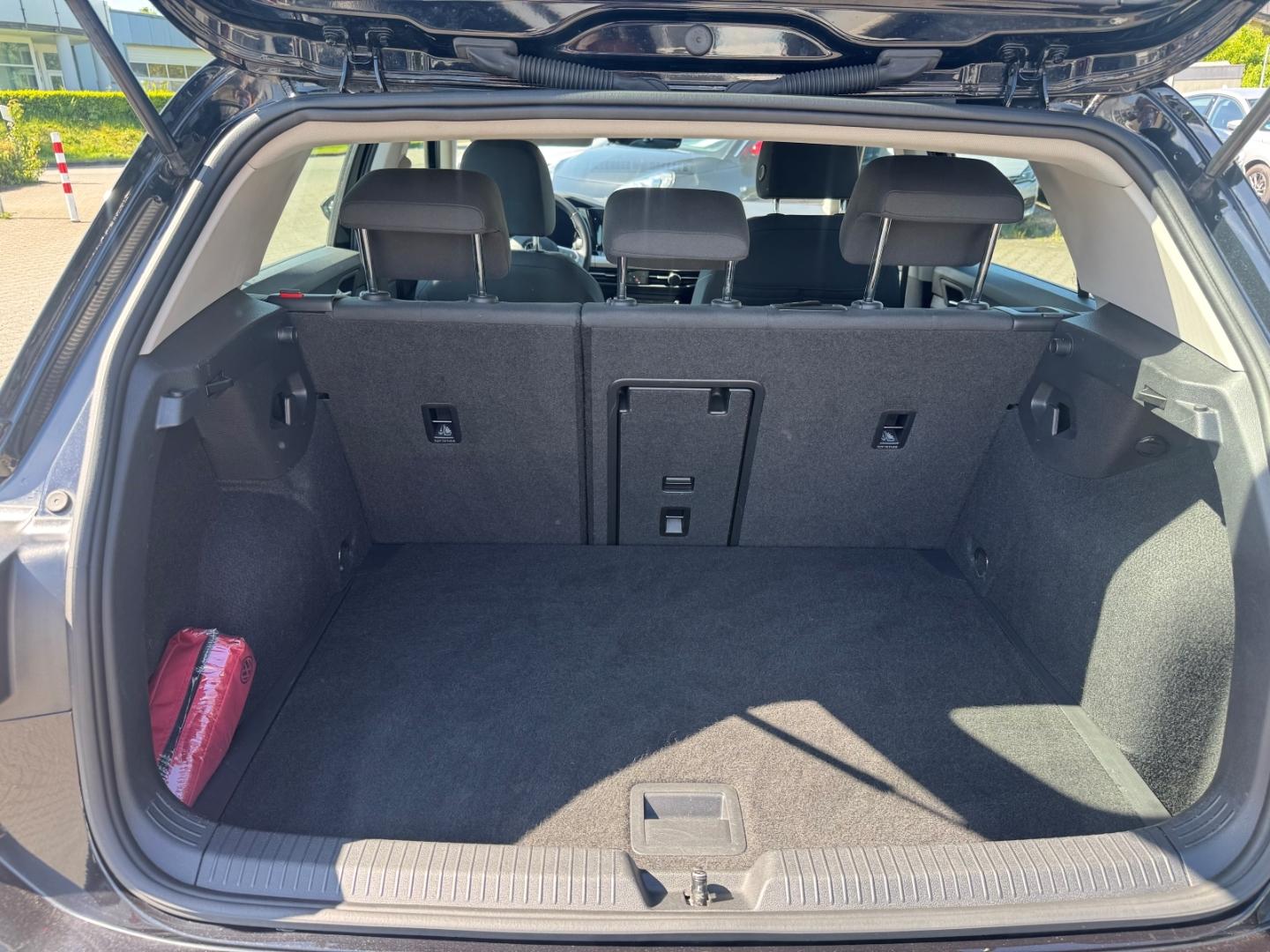 Volkswagen Golf VIII Life eTSI Navi LED Sperrdiff. ACC Appl, миниатюра 9