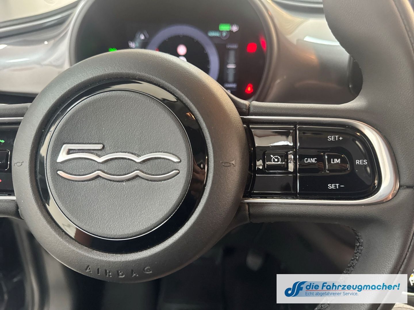 Fahrzeugabbildung Fiat 500 e CABRIO Sitzhzg CarPlay Kamera Klimaautom F