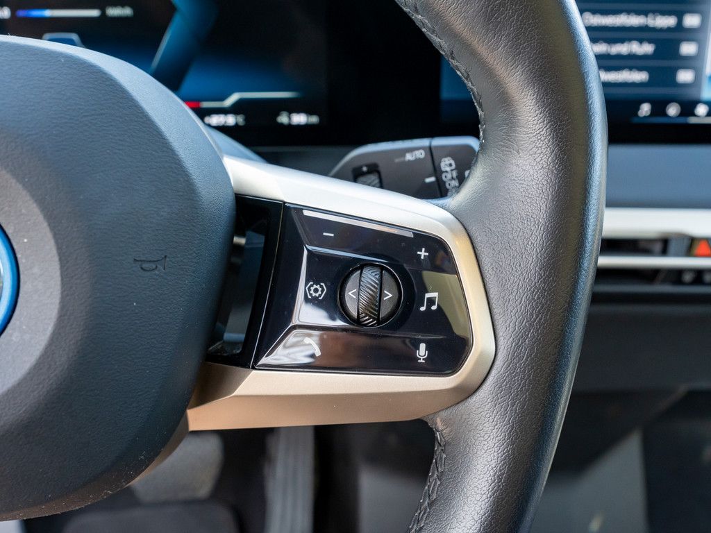 BMW iX M60 PANO AHK HUD 360° LASER LED SITZBELÜFTUNG foto 15