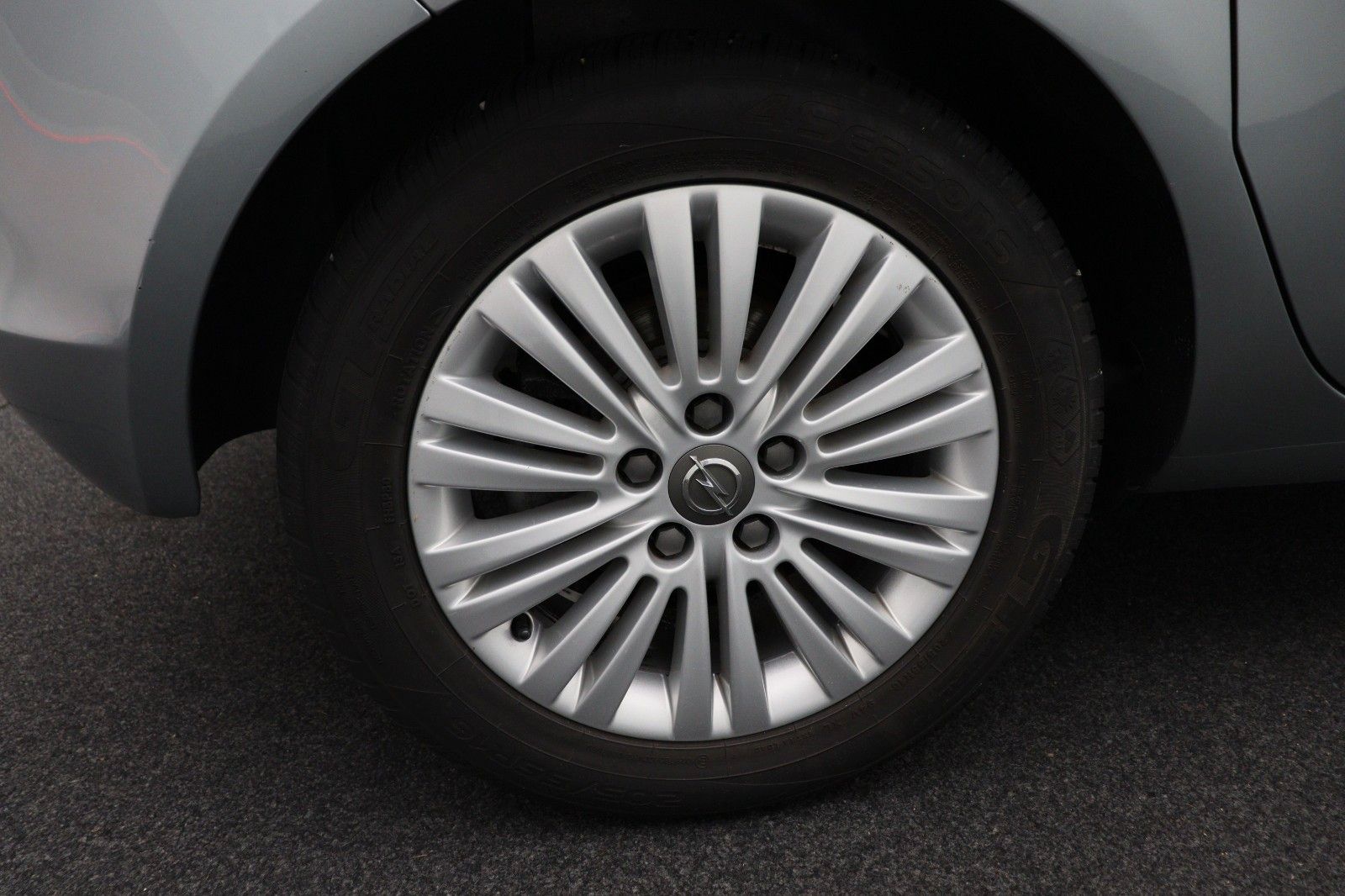 Fahrzeugabbildung Opel Meriva Active