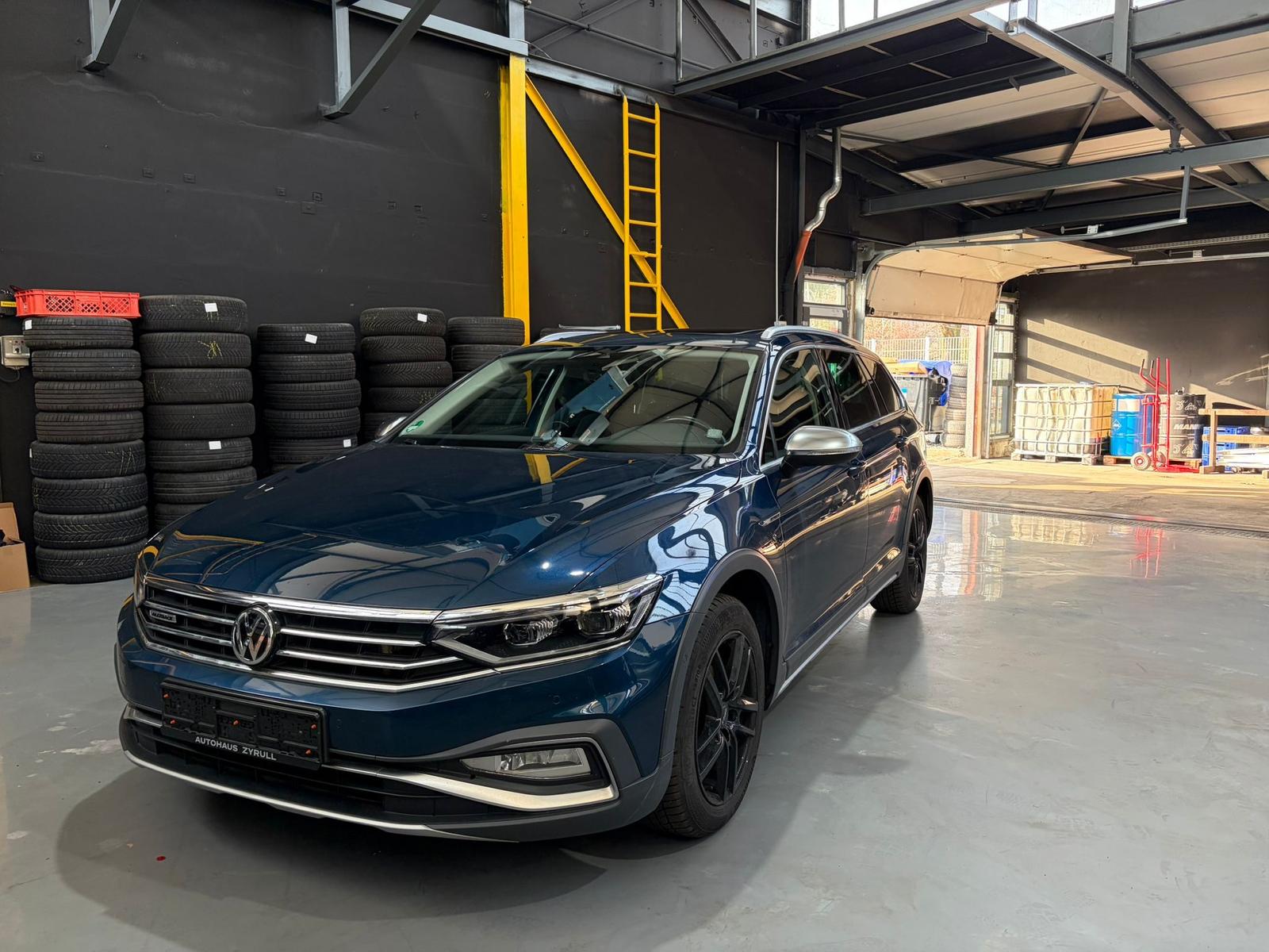 Volkswagen Passat Alltrack | TÜV, Panorama, Teilleder