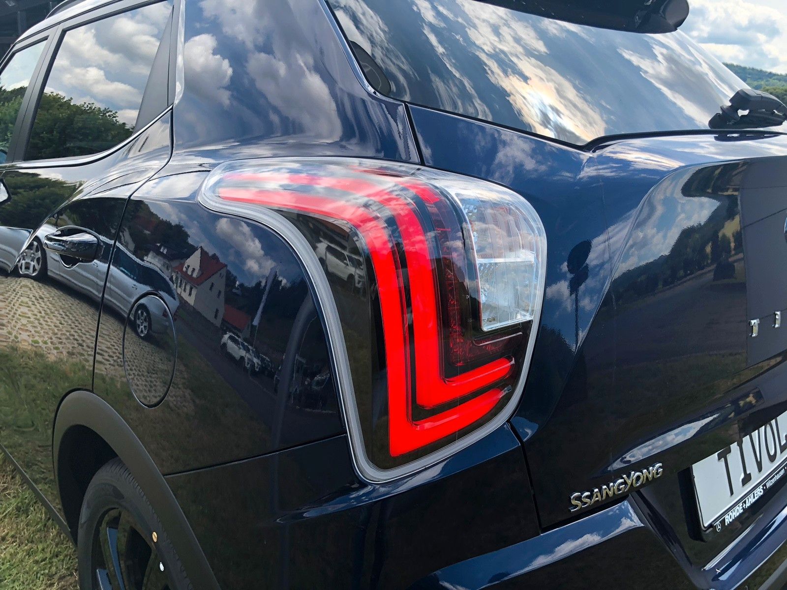 Fahrzeugabbildung Ssangyong TIVOLI Blackline 1,5 P 6 AT 2WD BLACKLINE+MY23+L