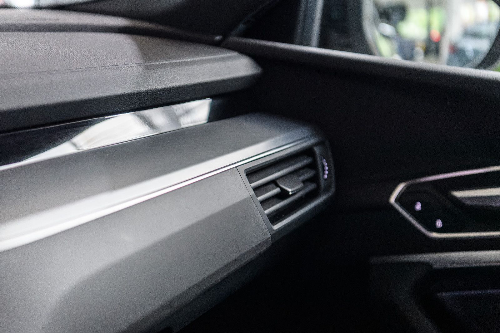 Fahrzeugabbildung Audi e-tron 55 quattro S line NAVI+LED+SZH